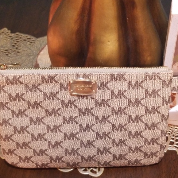 Michael Kors belt bag - Picture 2 of 3